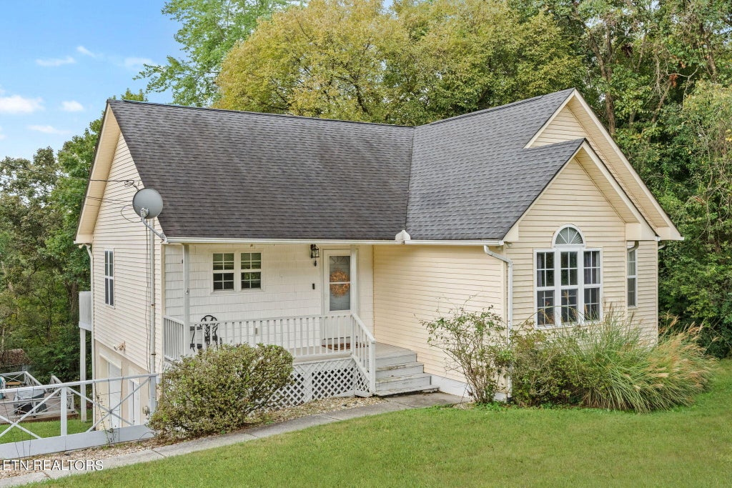 Photo of 132 Oakview Drive, Kingston, TN 37763 (MLS # 1356965)