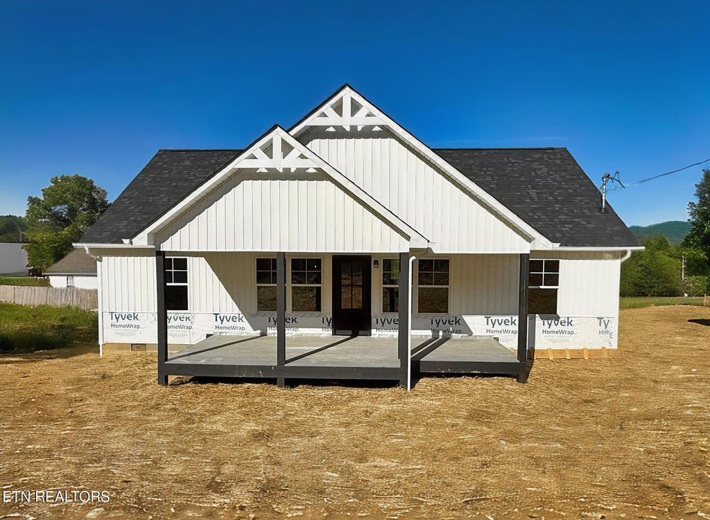 Photo of 408 Glade Springs Rd, LaFollette, TN 37766 (MLS # 1341249)