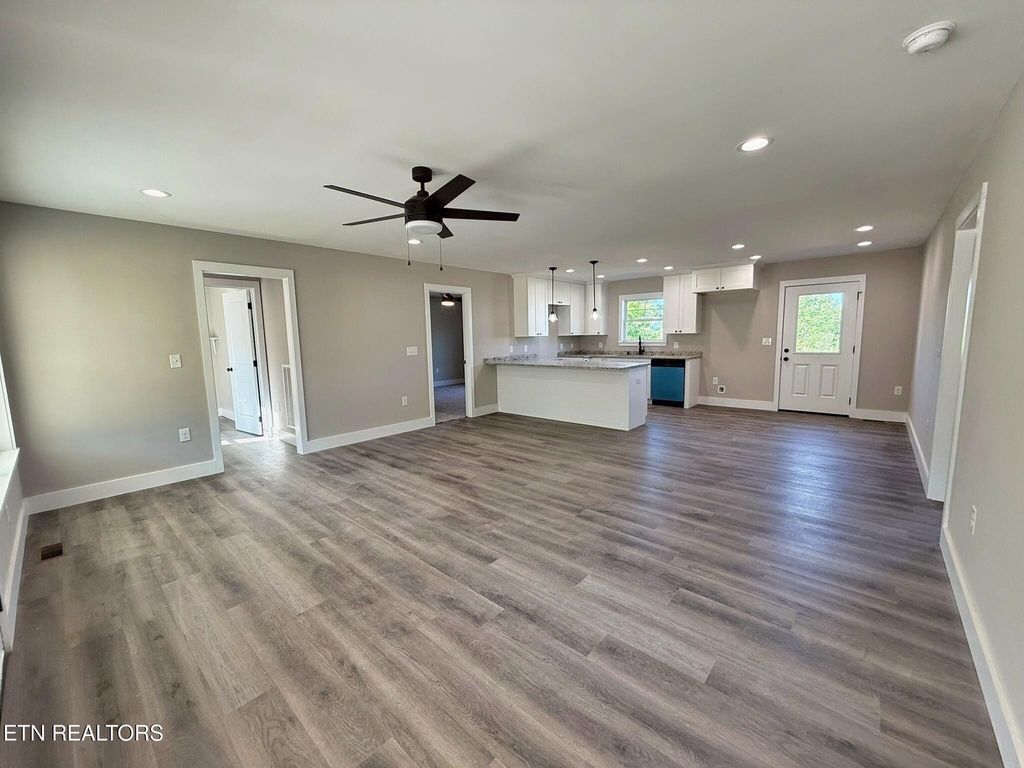 Photo of 408 Glade Springs Rd, LaFollette, TN 37766 (MLS # 1341249)