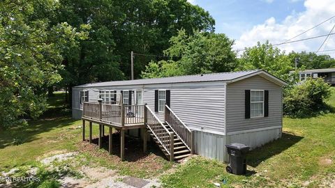 Photo of 647 W Robbins Rd, Robbins, TN 37852 (MLS # 1342655)