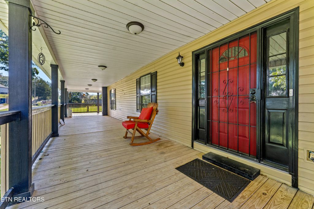 Photo of 2709 Montvale Rd, Maryville, TN 37803 (MLS # 1316425)