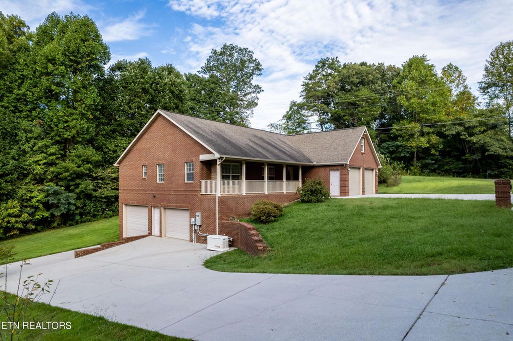 Photo of 206 Boat Gunnel Rd, Townsend, TN 37882 (MLS # 1276264)