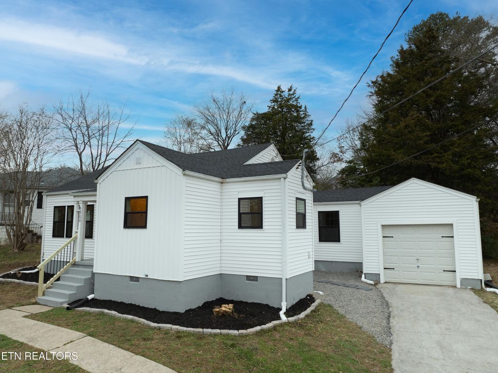 Photo of 5900 Grove Drive, Knoxville, TN 37918 (MLS # 1326145)