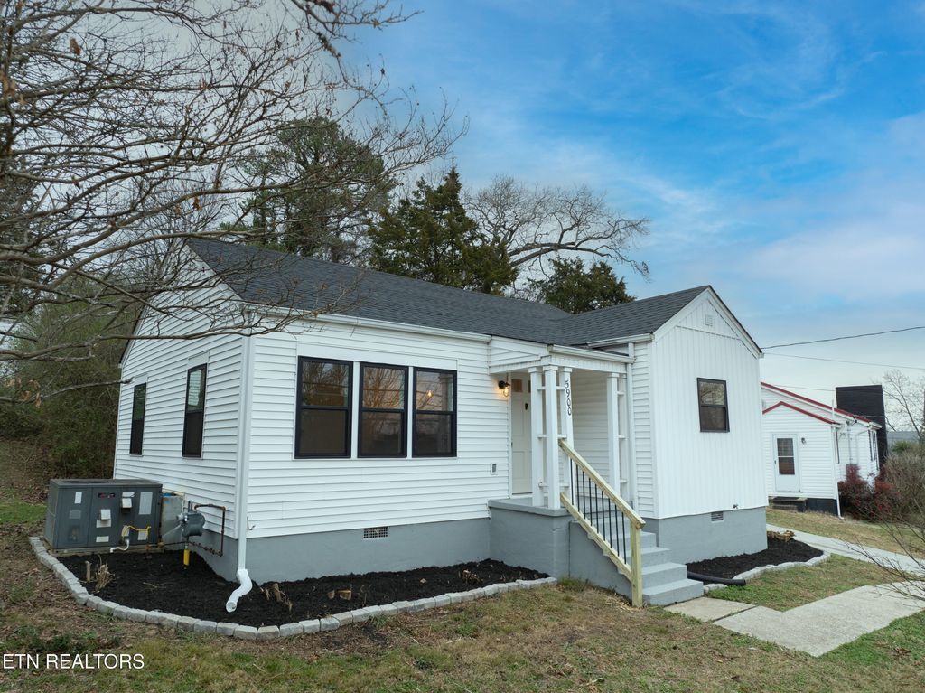 Photo of 5900 Grove Drive, Knoxville, TN 37918 (MLS # 1326145)