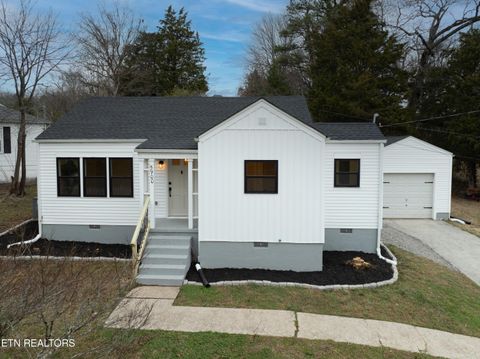 Photo of 5900 Grove Drive, Knoxville, TN 37918 (MLS # 1326145)