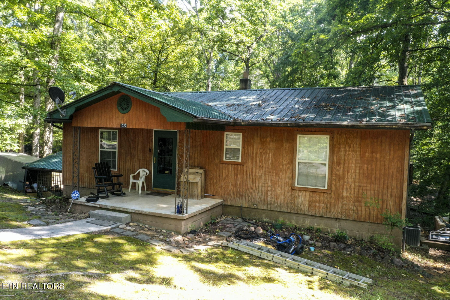 1027 Dean Circle