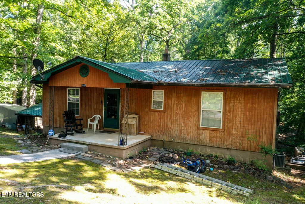 Photo of 1027 Dean Circle, Dandridge, TN 37725 (MLS # 1312851)