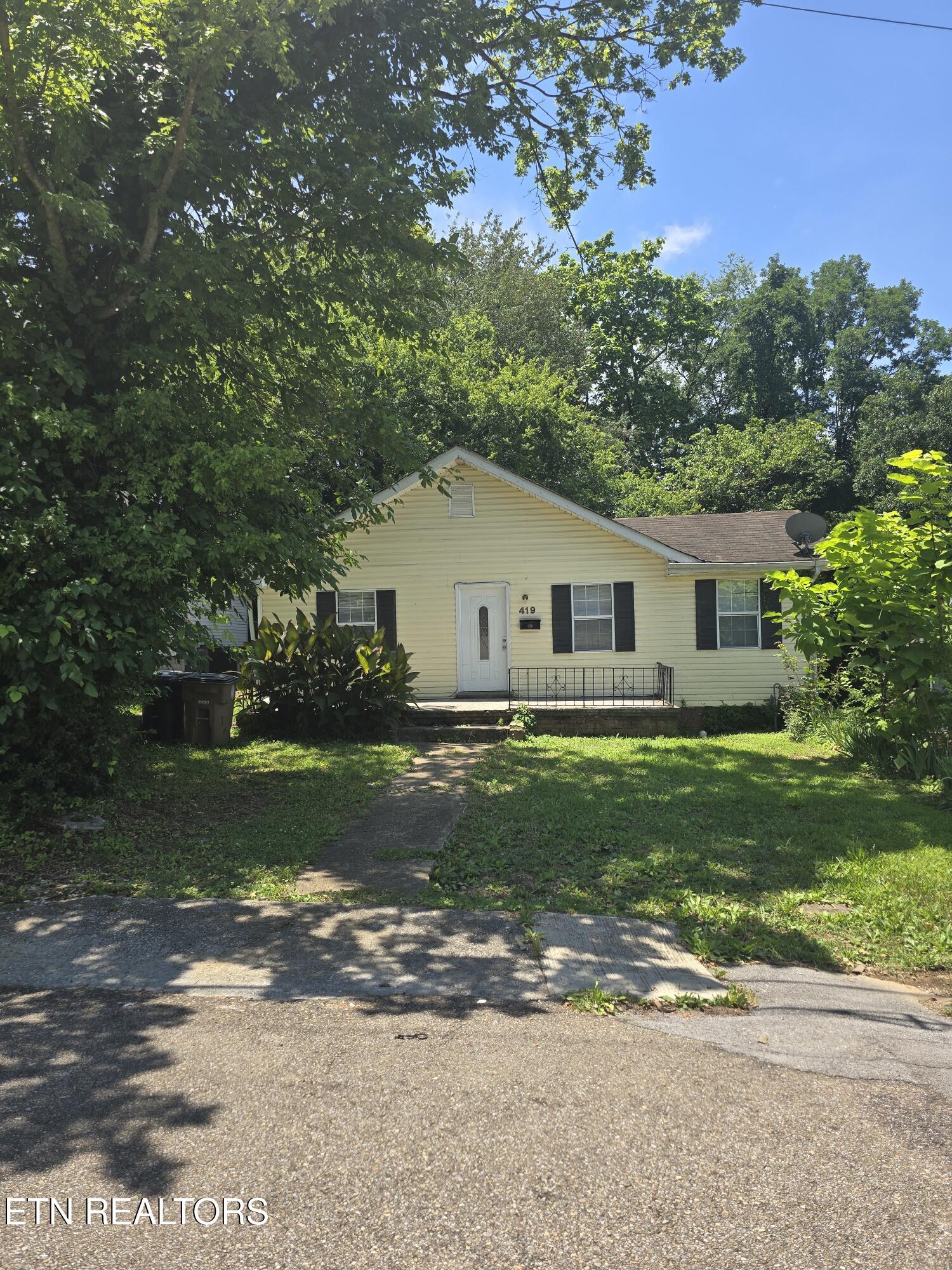Photo 1 of 17 — 419 S Hembree St, Knoxville, TN 37914