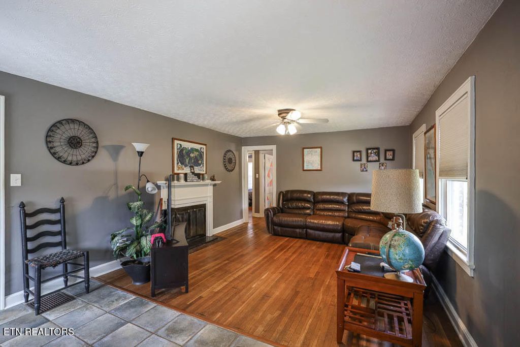 Photo of 211 Hemlock St, Alcoa, TN 37701 (MLS # 1261110)