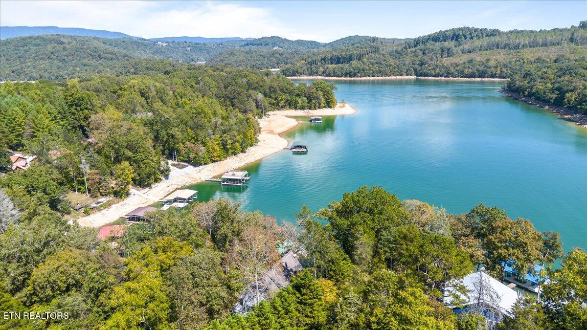 939 E Norris Point Rd