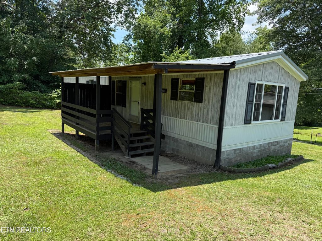 Photo of 119 Clayborn Ave, Jamestown, TN 38556 (MLS # 1345967)