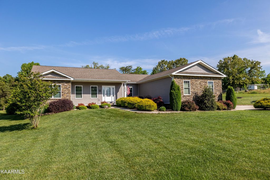 Photo of 1160 N Union Grove Rd, Friendsville, TN 37737 (MLS # 1227581)