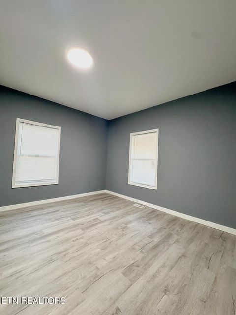 Tiny photo for 1107 W Broadway St, Lenoir City, TN 37771 (MLS # 1338467)