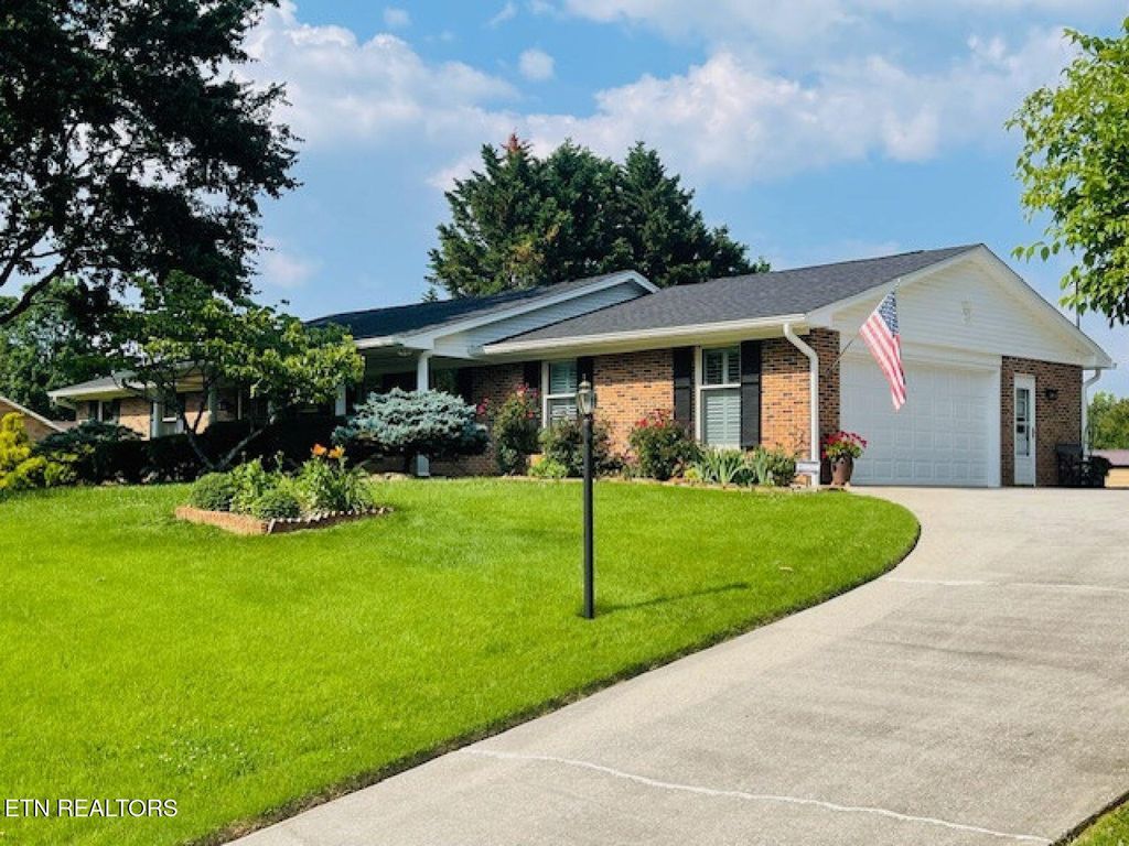 Photo of 834 Hinkle Estates Drive, Seymour, TN 37865 (MLS # 1303705)