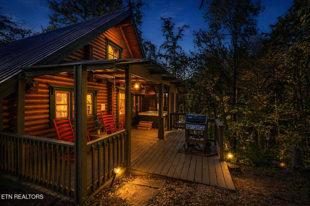 Photo of 154 Smoky Mountain Way, Sevierville, TN 37876 (MLS # 1349874)