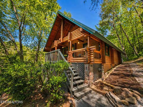 Photo of 154 Smoky Mountain Way, Sevierville, TN 37876 (MLS # 1349874)