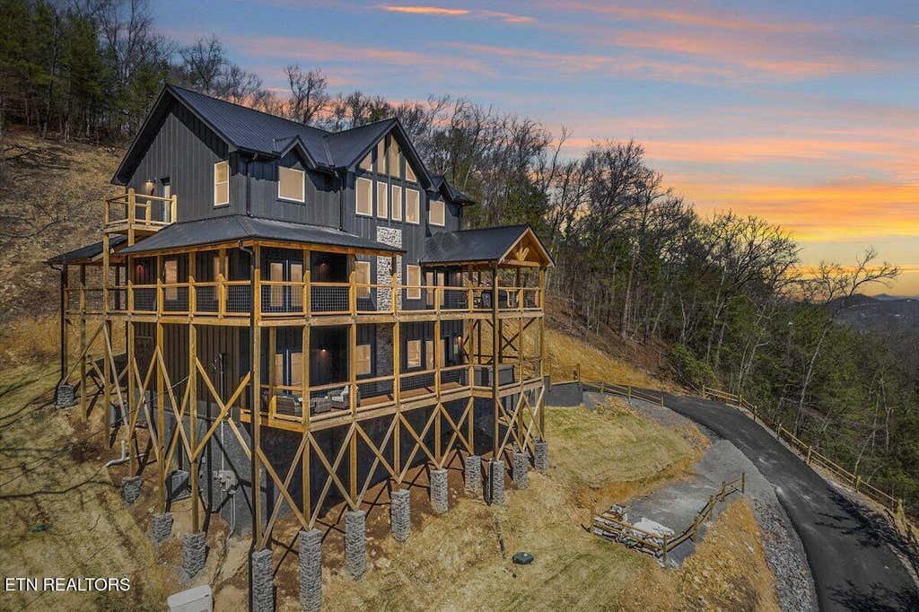 Photo of 2759 Overholt Tr, Sevierville, TN 37862 (MLS # 1352977)