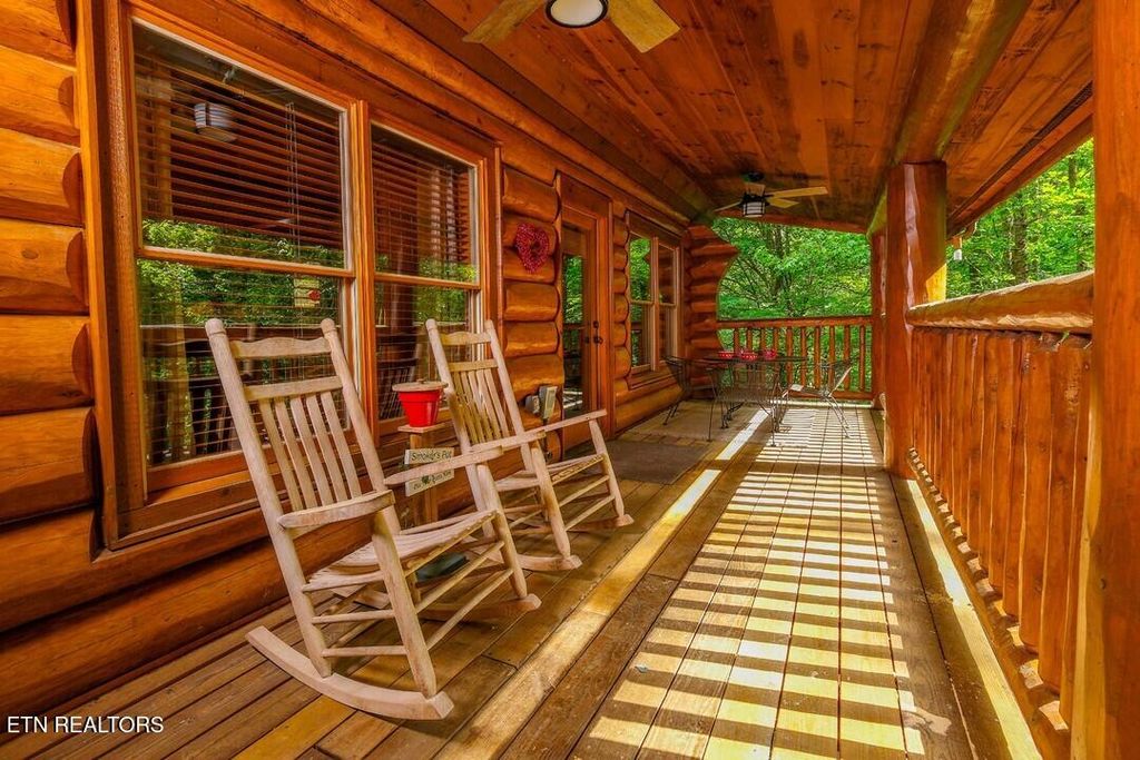 Photo of 2910 Piney Ridge Way, Sevierville, TN 37862 (MLS # 1334682)