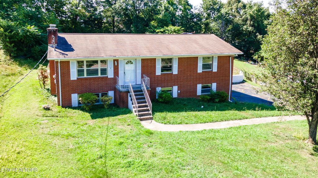 Photo of 6633 Wachese Lane, Knoxville, TN 37912 (MLS # 1320077)