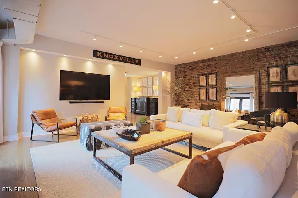 Photo of 304 S Gay St, Knoxville, TN 37902 (MLS # 1320370)