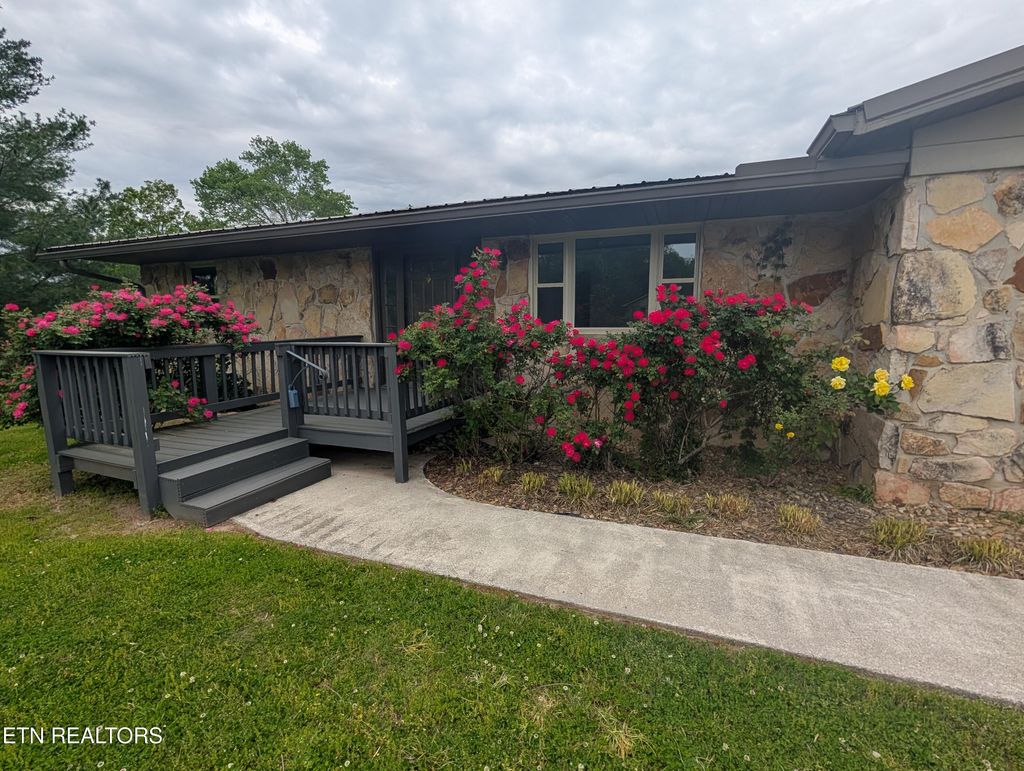 Photo of 147 Evans Rd, Greenback, TN 37742 (MLS # 1267429)