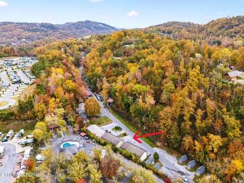 Photo of 202 Spring Valley Rd, Pigeon Forge, TN 37863 (MLS # 1320840)