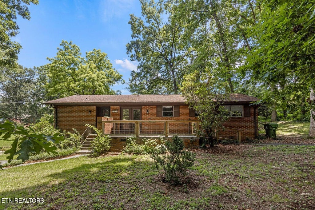 Photo of 1534 McIlvaine Drive, Maryville, TN 37803 (MLS # 1349151)