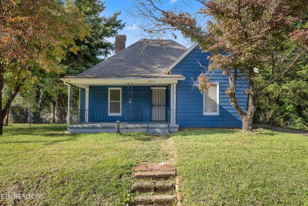 Photo of 2719 Barton St, Knoxville, TN 37917 (MLS # 1360713)