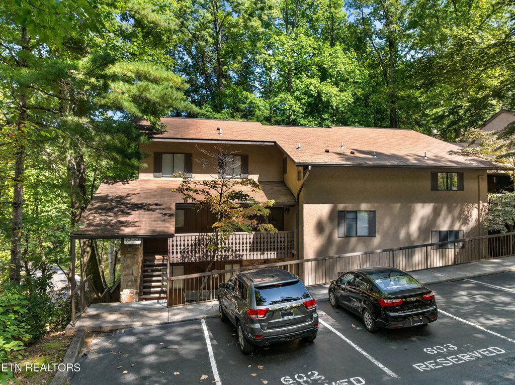 Photo of 1235 Ski Mountain Rd #602, Gatlinburg, TN 37738 (MLS # 1316163)