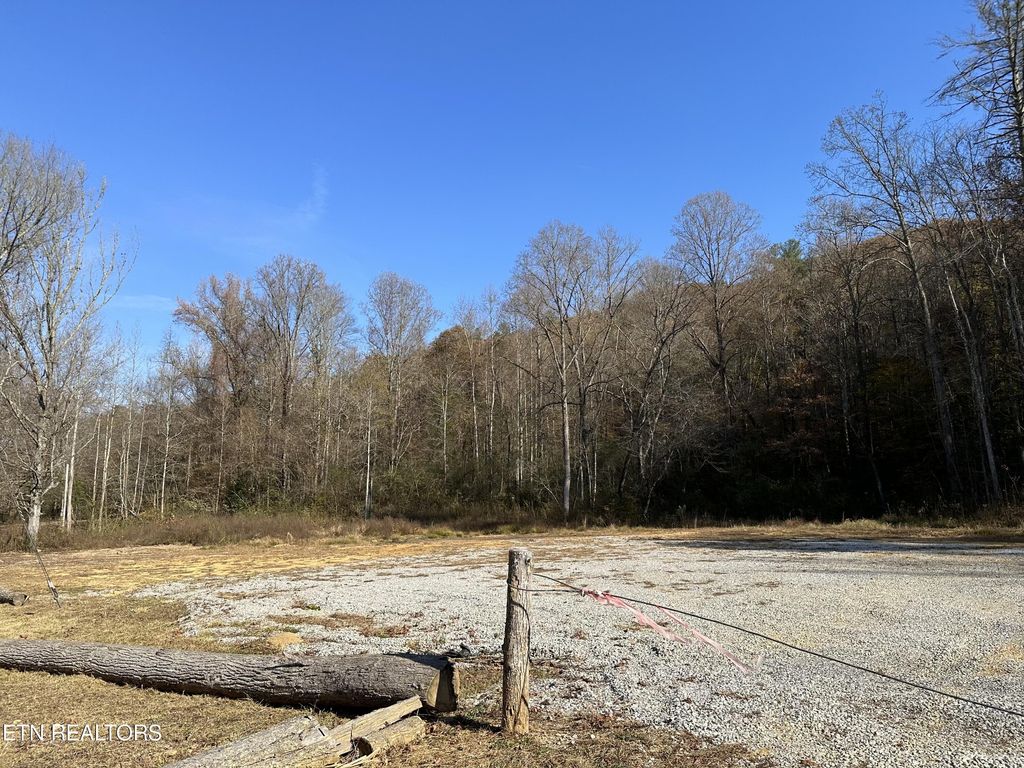Photo of 302 Frost Bottom Rd, Oliver Springs, TN 37840 (MLS # 1243271)