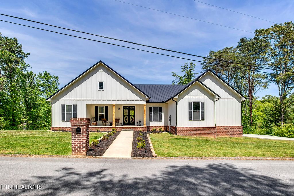 Photo of 1056 Chula Vista Drive, Friendsville, TN 37737 (MLS # 1338556)