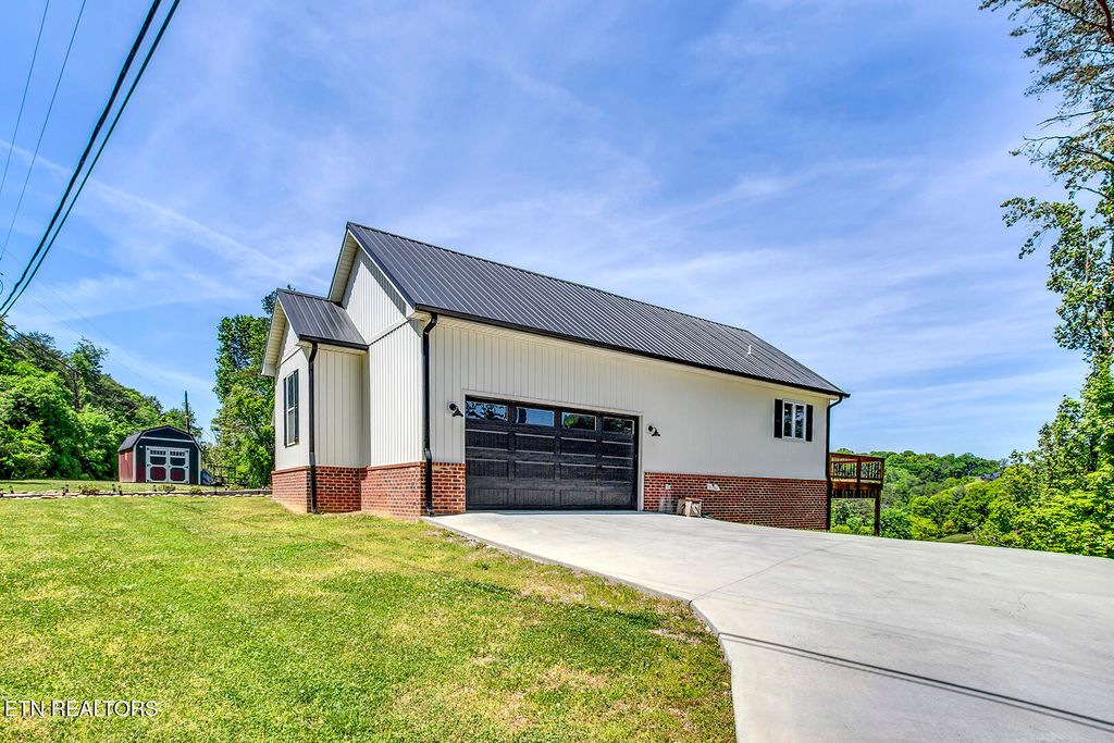 Photo of 1056 Chula Vista Drive, Friendsville, TN 37737 (MLS # 1338556)