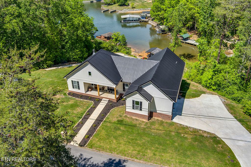 Photo of 1056 Chula Vista Drive, Friendsville, TN 37737 (MLS # 1338556)