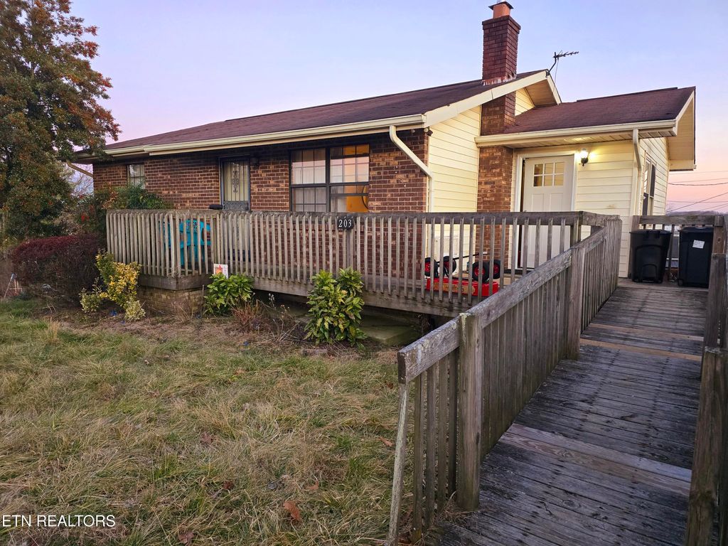 Photo of 203 Spruce St, New Tazewell, TN 37825 (MLS # 1288913)