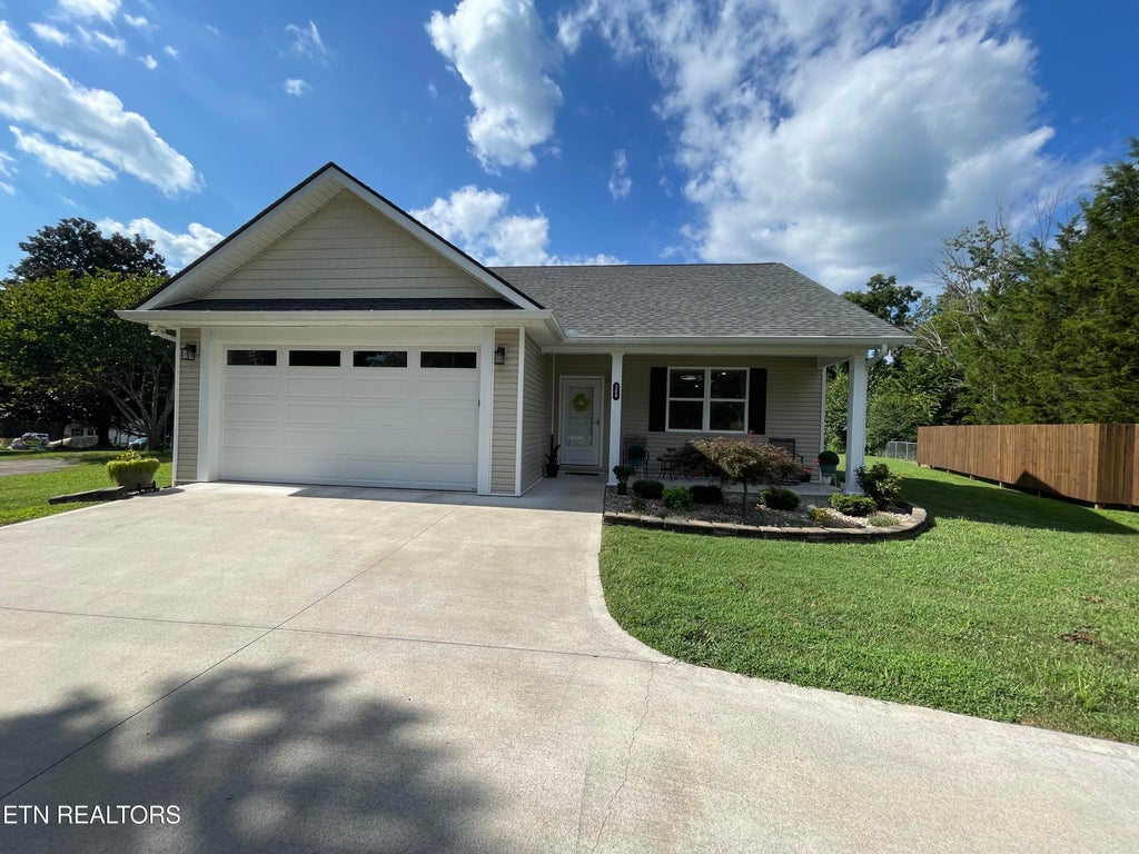 Photo of 308 Englewood Rd, Madisonville, TN 37354 (MLS # 1353200)