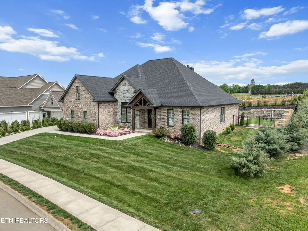 Photo of 3438 Helmsley Court, Maryville, TN 37803 (MLS # 1336847)