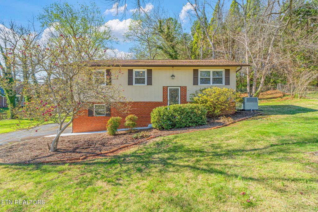 Photo of 7809 Serena Circle, Knoxville, TN 37919 (MLS # 1333262)