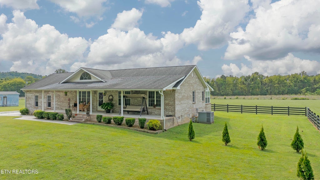 Photo of 493 Sandtown Rd, Spring City, TN 37381 (MLS # 1354939)