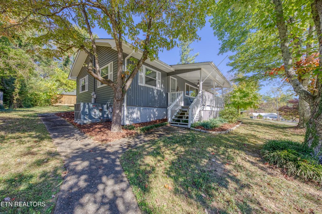 Photo of 115 Euclid Circle, Oak Ridge, TN 37830 (MLS # 1318416)