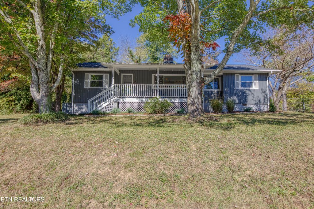 Photo of 115 Euclid Circle, Oak Ridge, TN 37830 (MLS # 1318416)