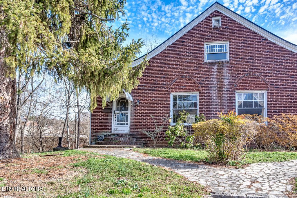 Photo of 2114 Thalia St, Knoxville, TN 37917 (MLS # 1329811)