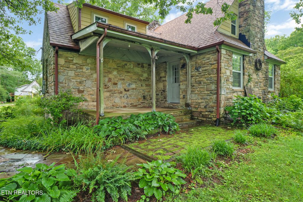 Photo of 642 Pigeon Ridge Rd, Crossville, TN 38555 (MLS # 1324957)