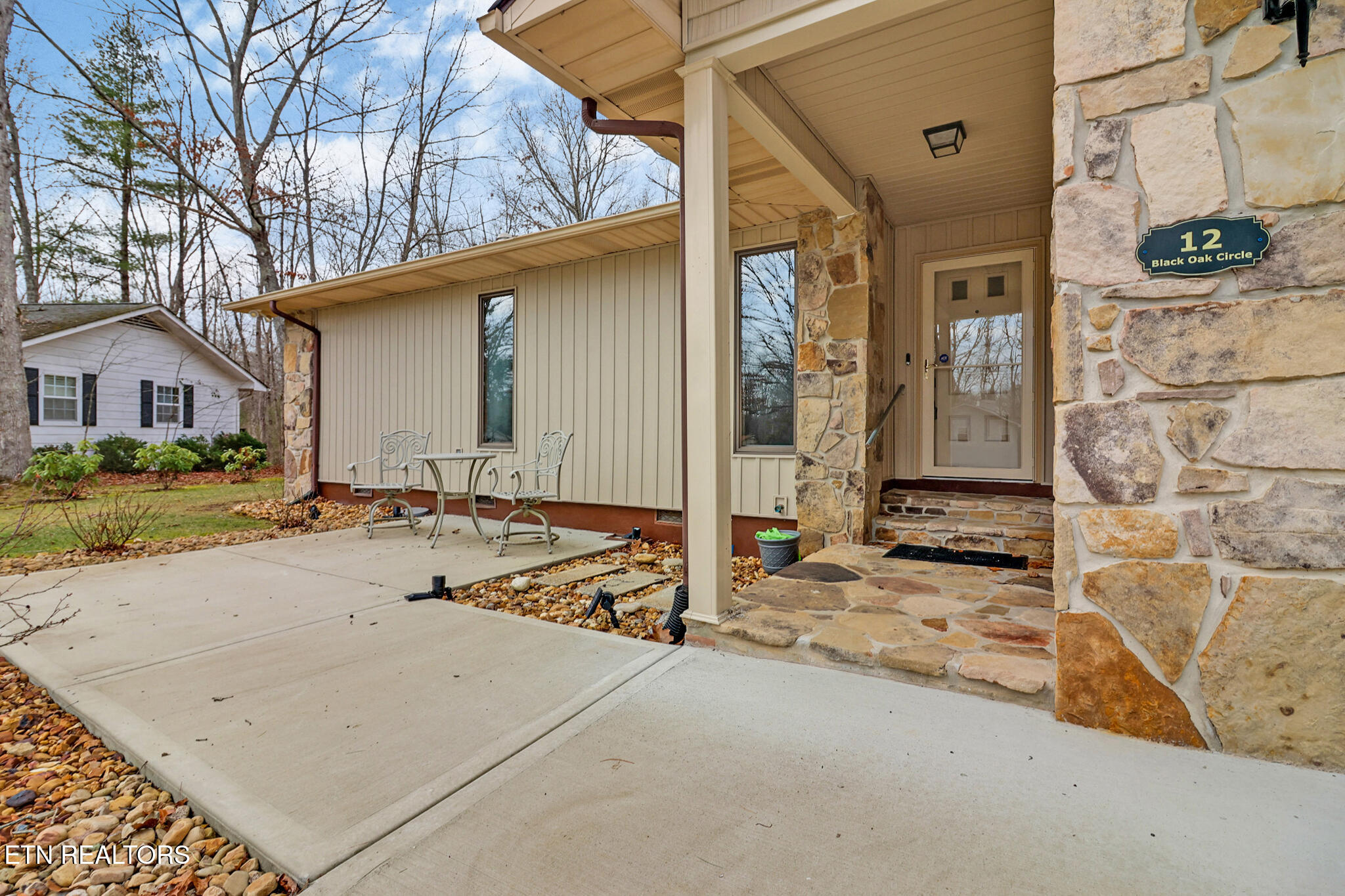 12 Black Oak Circle