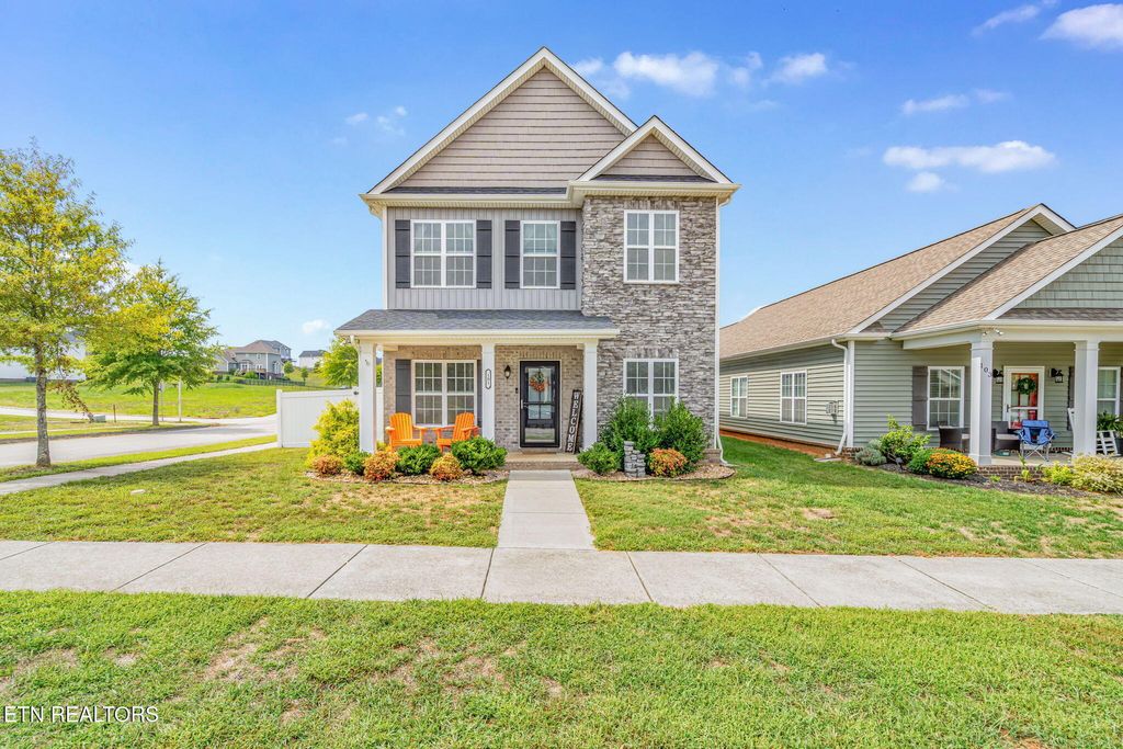 Photo of 101 Hardinberry St, Oak Ridge, TN 37830 (MLS # 1314076)