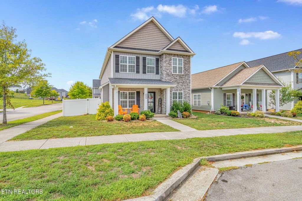 Photo of 101 Hardinberry St, Oak Ridge, TN 37830 (MLS # 1314076)