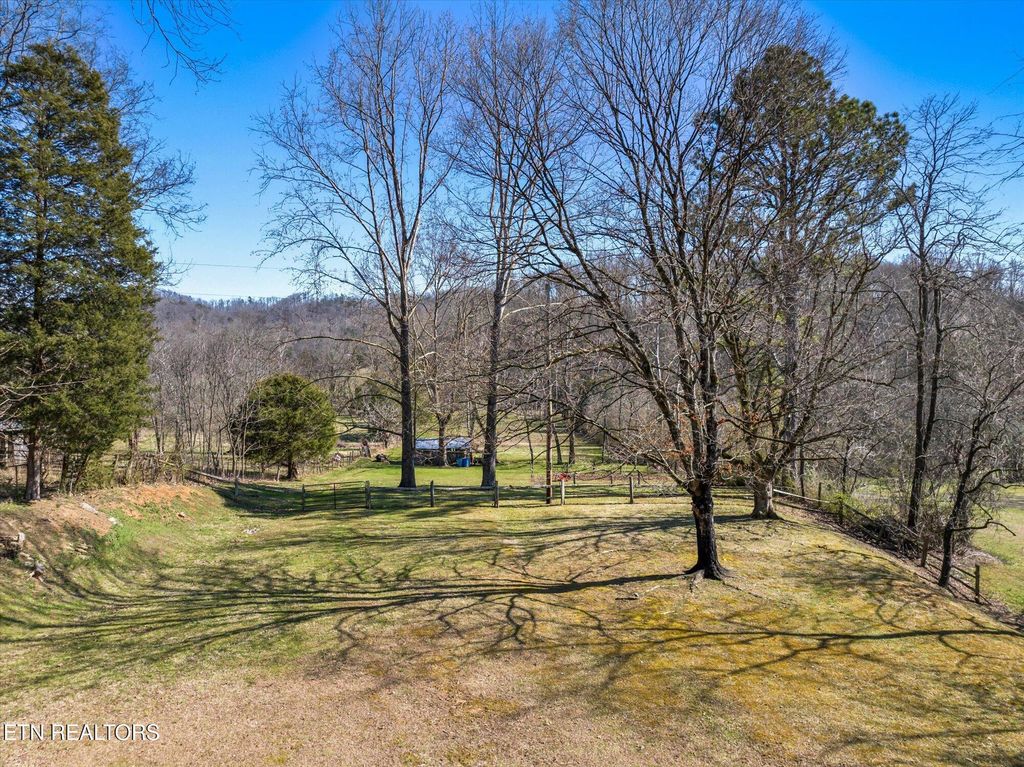 Photo of 833 Ridgeview Drive, Clinton, TN 37716 (MLS # 1293085)