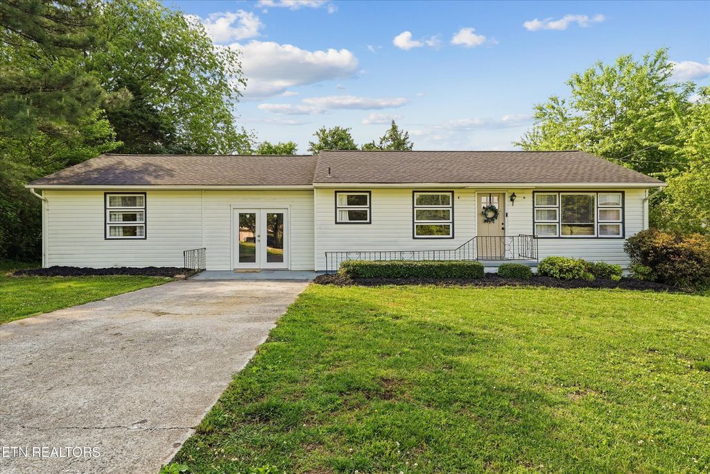 Photo of 3322 Cunningham Rd, Knoxville, TN 37918 (MLS # 1339105)