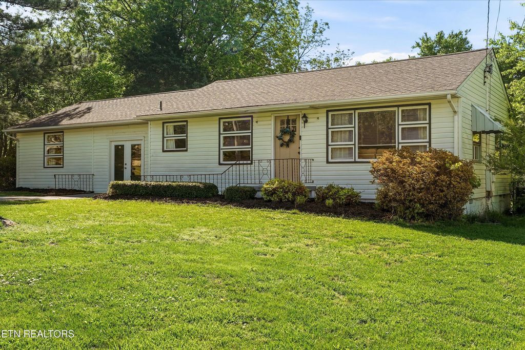 Photo of 3322 Cunningham Rd, Knoxville, TN 37918 (MLS # 1339105)