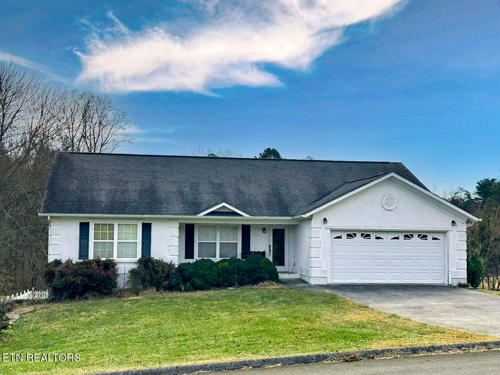Photo of 1536 Boardwalk Circle, Morristown, TN 37814 (MLS # 1329235)