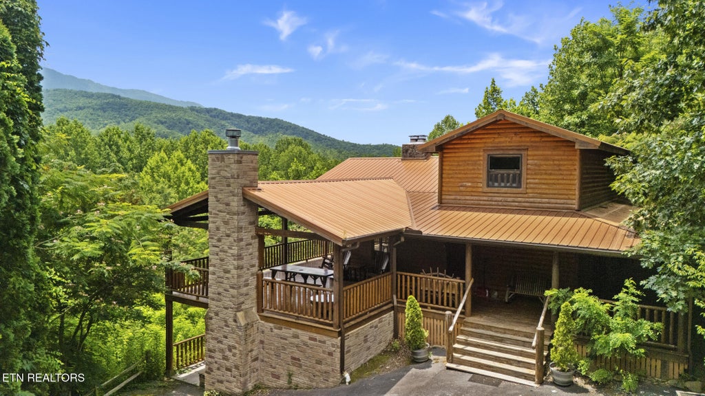 Photo of 4750 Townsend Drive, Gatlinburg, TN 37738 (MLS # 1344252)